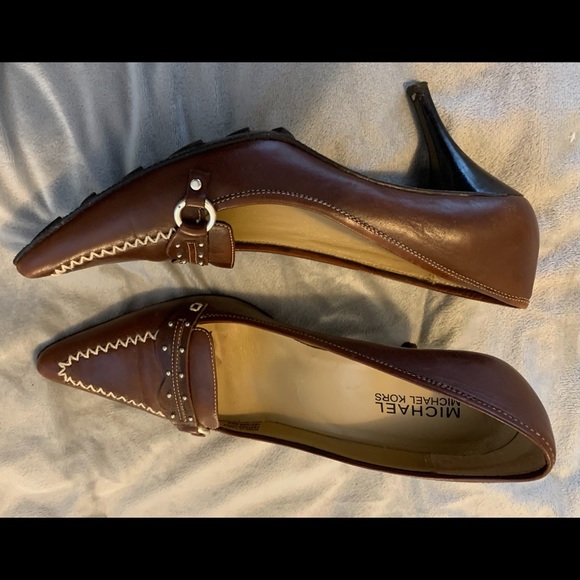 Michael Kors heels with stitching detail - Picture 3 of 5